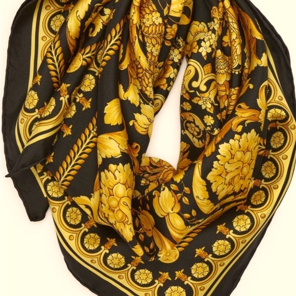 NEW with tag Authentic VERSACE BAROCCO LARGE SILK FOULARD SCARF - Picture 3 of 16